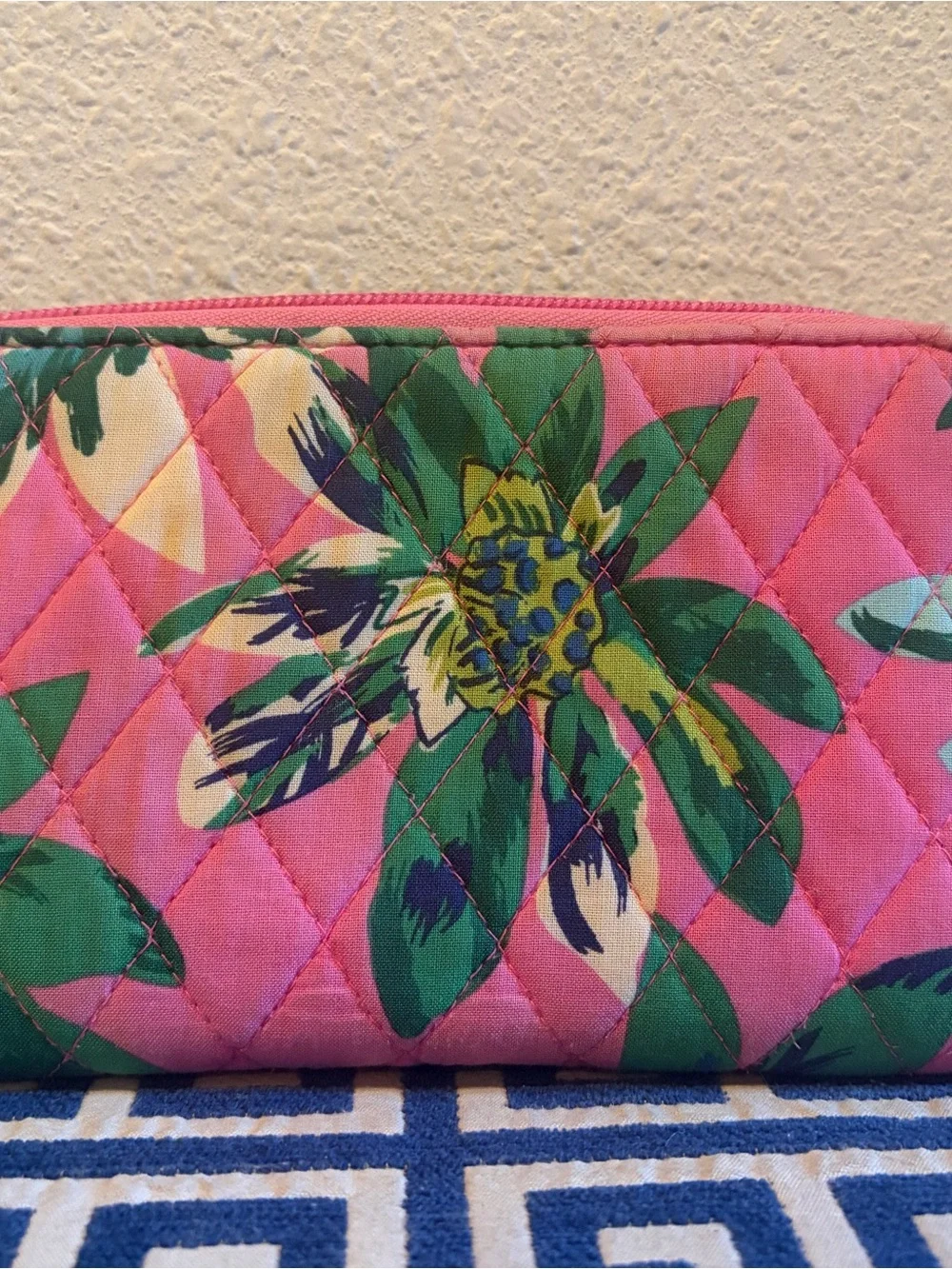 Vera Bradley RETIRED 2014 Tropical Paradise  Floral Quilted Wallet - Picture 2 of 3